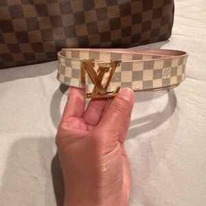 Reversible LV belt.
